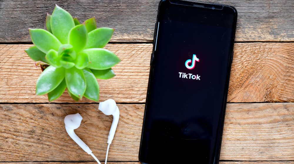 Tiktok, le réseau social puissant, mais sous-exploité par les entreprises